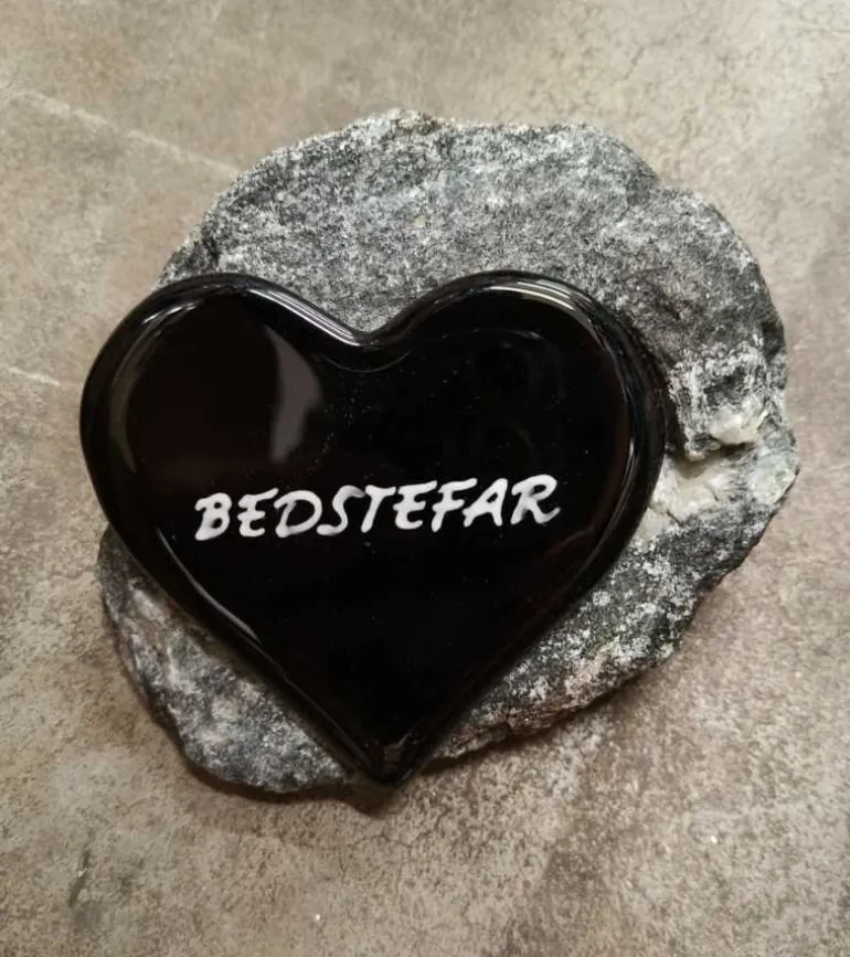 BEDSTEFAR, Sort Glashjerte På Granitsten