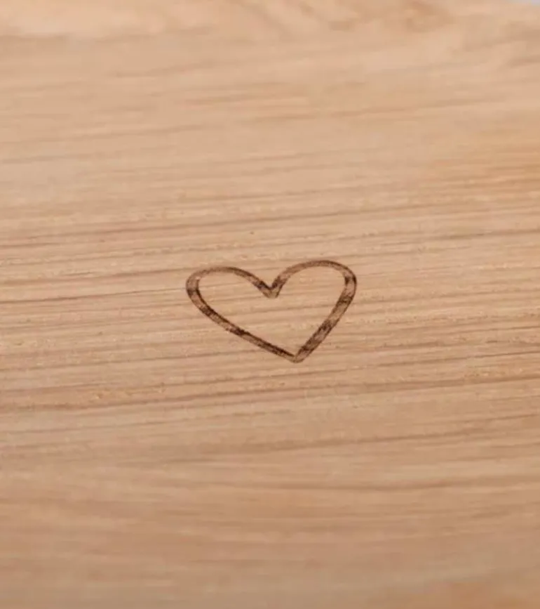 Egetræ, Oval tallerken med hjerte