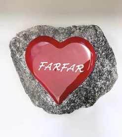 Farfar, Rødt Glashjerte På Granitsten