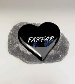 Farfar, Sort Glashjerte På Granitsten