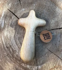 Håndskåret Krammekors af Leif Hygild