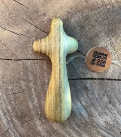 Håndskåret Krammekors af Leif Hygild