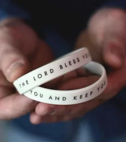 Hvid armbånd: The lord bless you