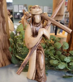 Jesus med korset, Oliventræ, 15 cm