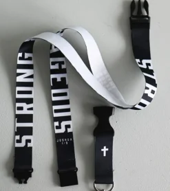 Keyhanger: Strong & courageous