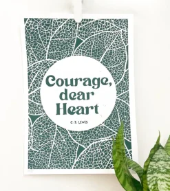 Linoleumstryk: Courage, dear Heart C.S. Lewis, A3 Plakat, Grøn