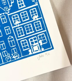 Linoleumstryk: I min faders hus er der mange boliger, A4 Plakat, Blå