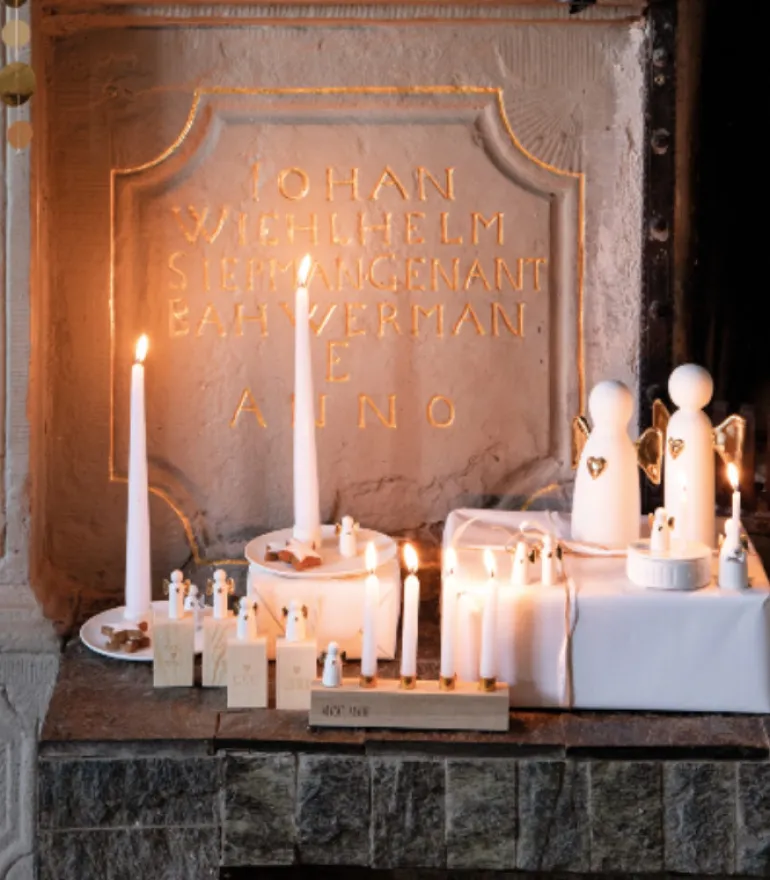 Lysestage med engel, Guld