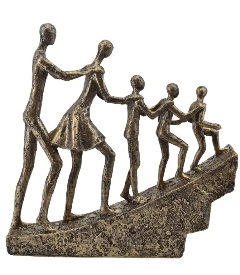 Skulptur Familie med tre børn på bakke